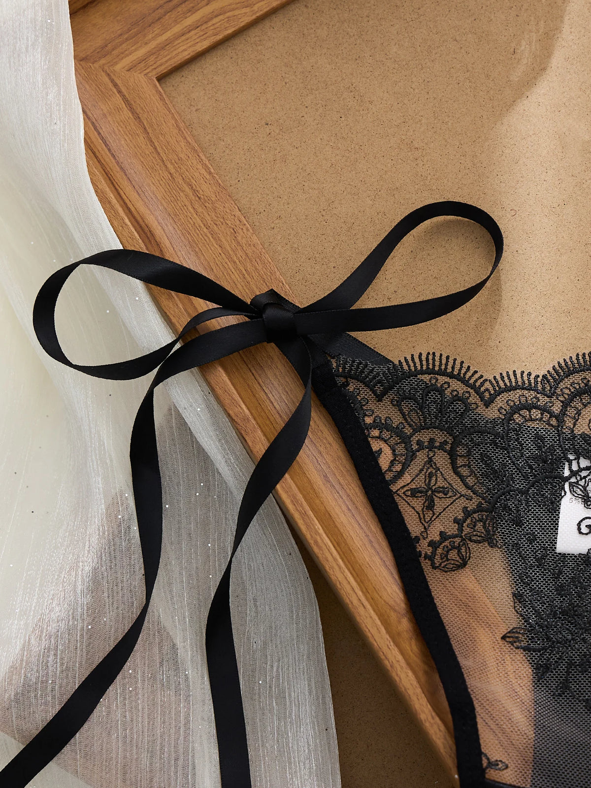 Three-Piece Bra Set, Provocative Lingerie, European Style, Pure Desire
